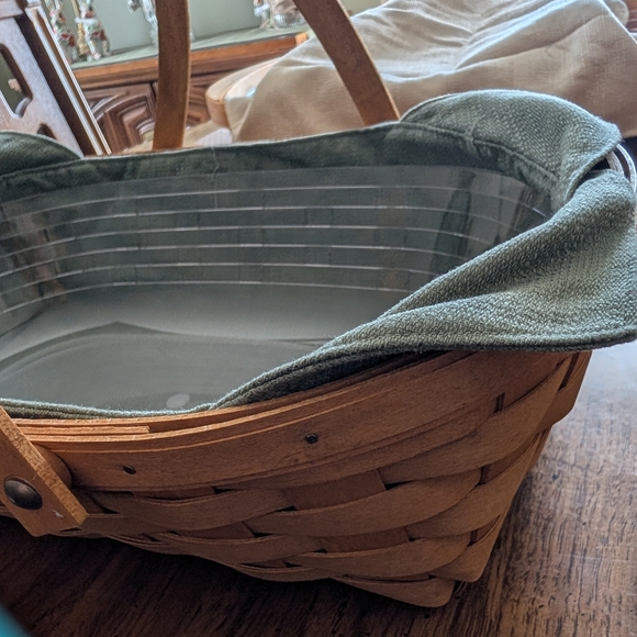 Longaberger Small Oval Gathering Basket with Lidded Protector, & Sage Liner - Picture 3 of 9